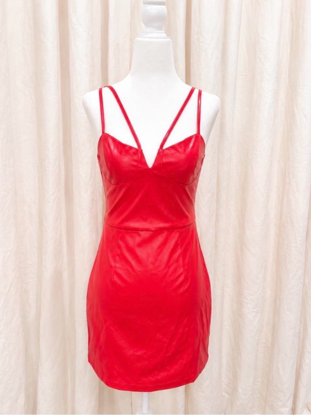 Cloud Ten Red Faux LeatherDouble-Strap V-Neck Bodycon Red Mini Dress S